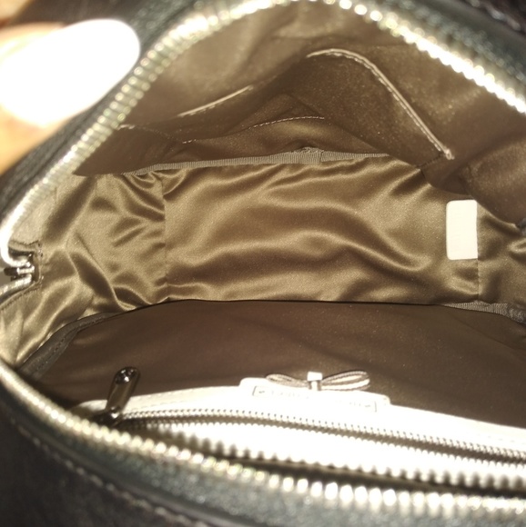 SOLD !!🚨👀Henri Bendel👀🚨 712 backpack - Picture 2 of 8